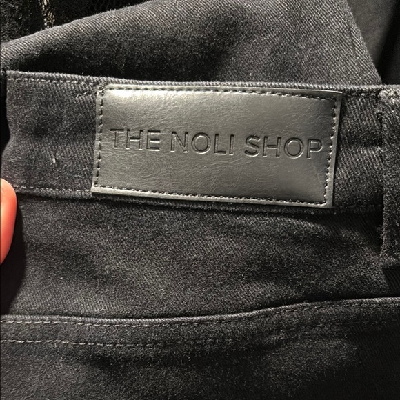 The Noli Ship Kaia Pearl High Rise Jean- Black - Picture 4 of 4